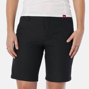 Giro Women’s Rise Over Short Jet Black 4